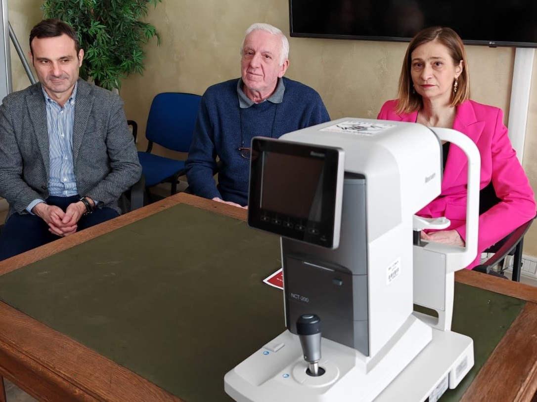 L’Associazione 12 dicembre dona un tonometro all’Oculistica: esame della pressione oculare meno invasivo